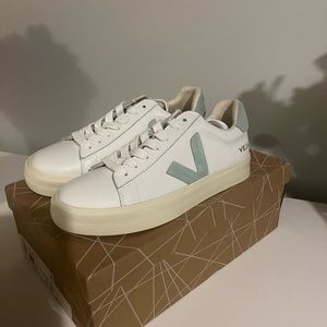 Brand New VEJA Campo Chromefree Women's Sneakers Size 9
